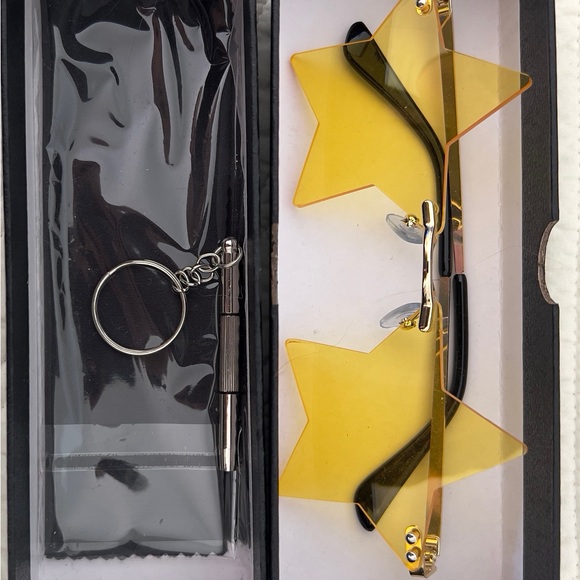 Star-Shaped Yellow Hip Sunglasses - Picture 2 of 4